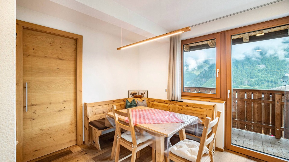 Cadipietra Apartment | Apartment 'Mountainfarm Innertrein Natur' with Mountain View, Shared Garden and Wi-Fi