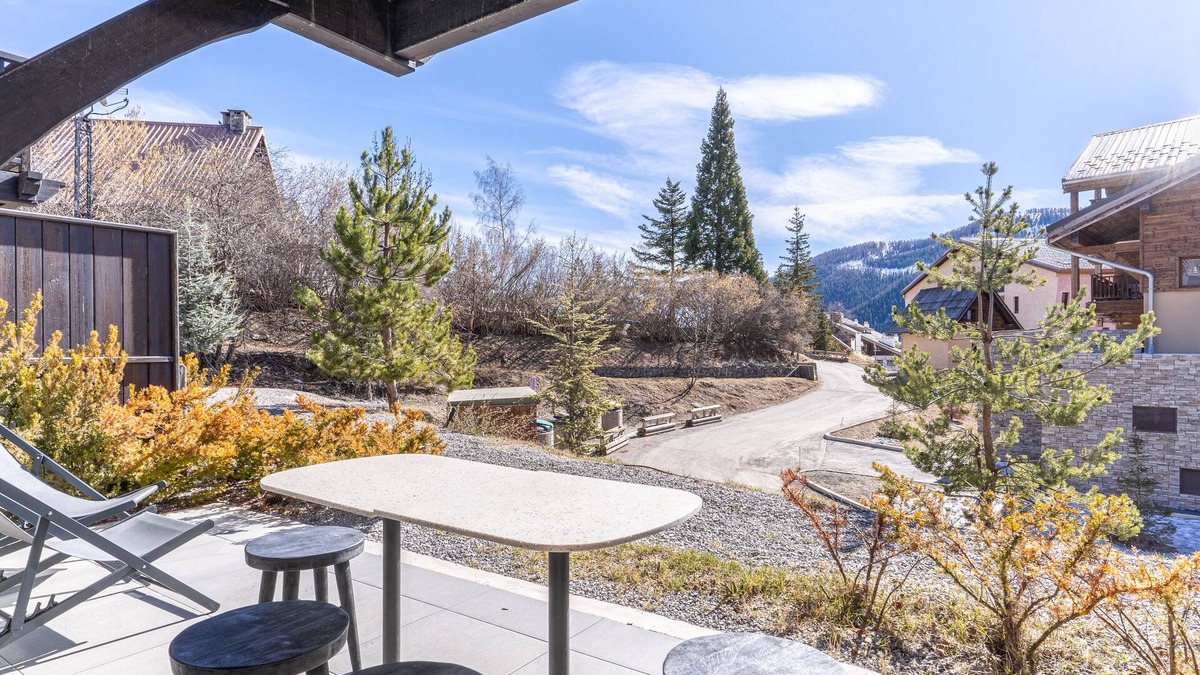 Saint-Etienne-de-Tinee Apartment | Apartment near Mont D'auron