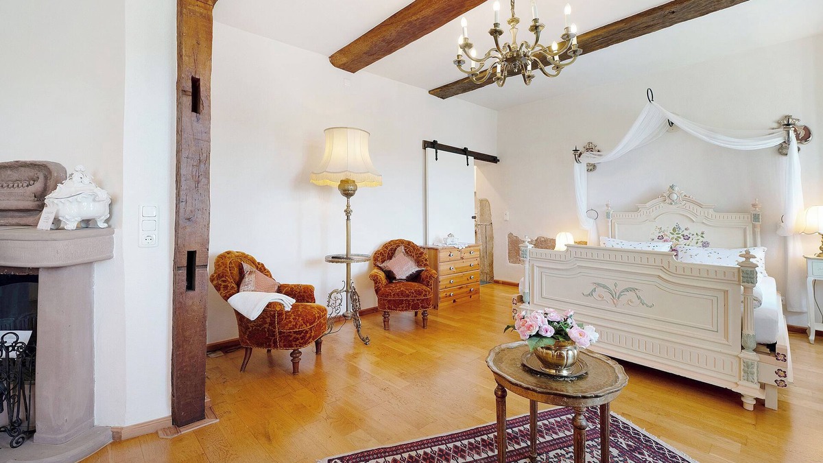 Maring-Noviand Apartment | Apartment 'Napoleonzimmer Studio' with Shared Terrace, Shared Garden and Wi-Fi