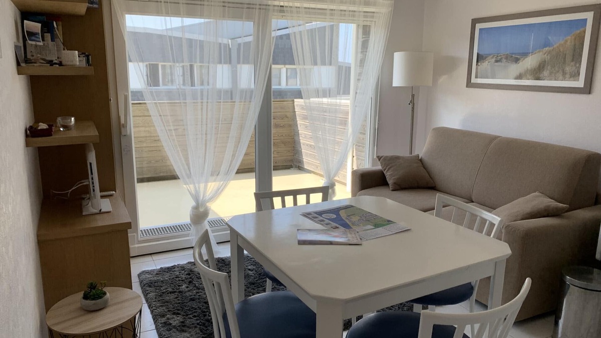 Fort-Mahon-Plage Apartment | Apartment near beach with parking and balcony