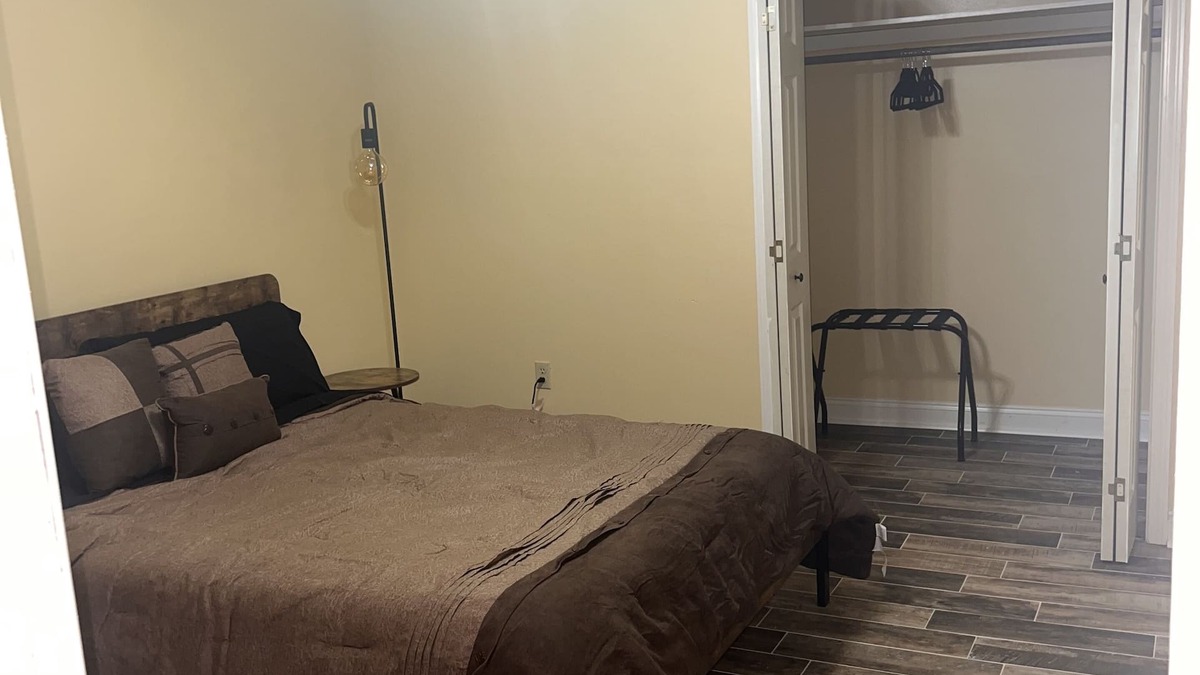 Seabrook Apartment | Apartment near Lakefront