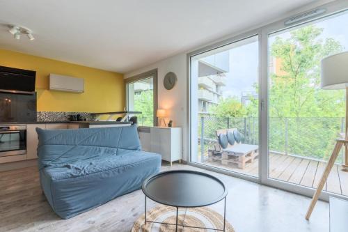 Lille-Moulins Apartment | Apartment near metro with parking & balconies