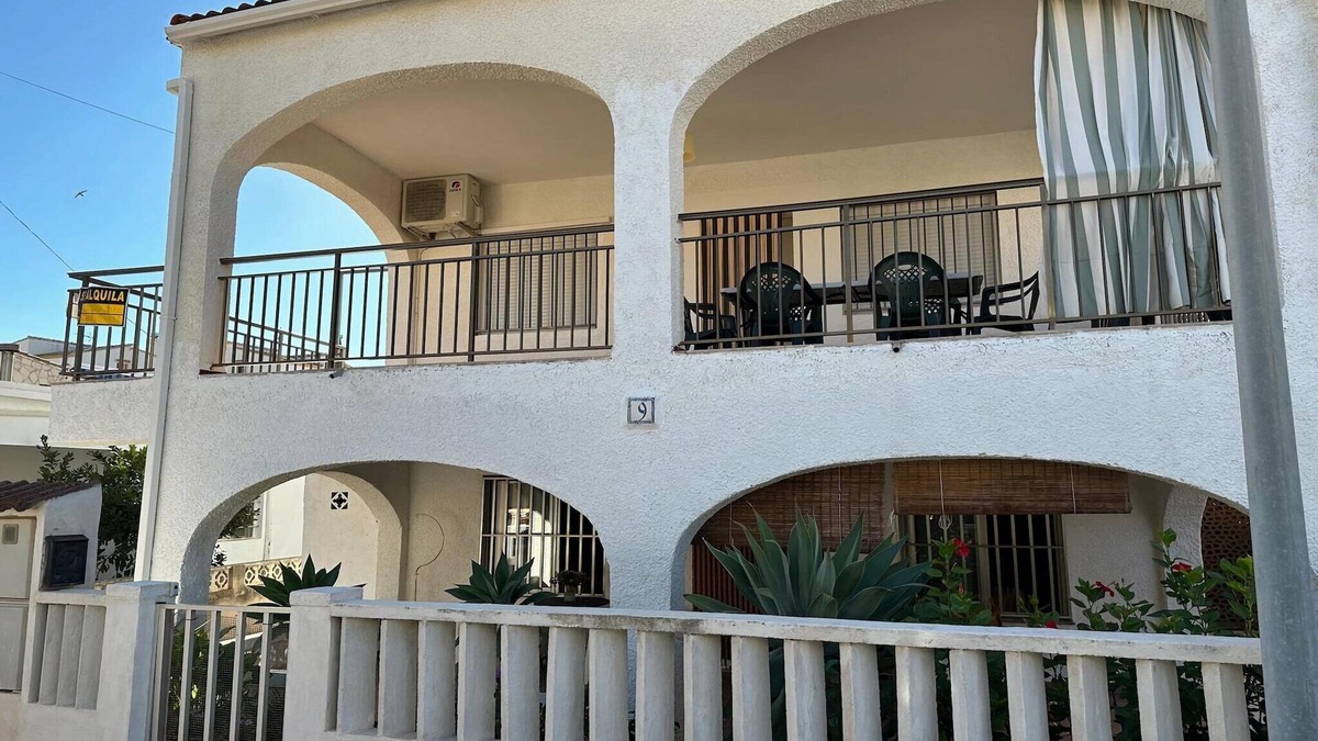 Oliva Apartment | Apartment near Sea Beach and Vibrant Center