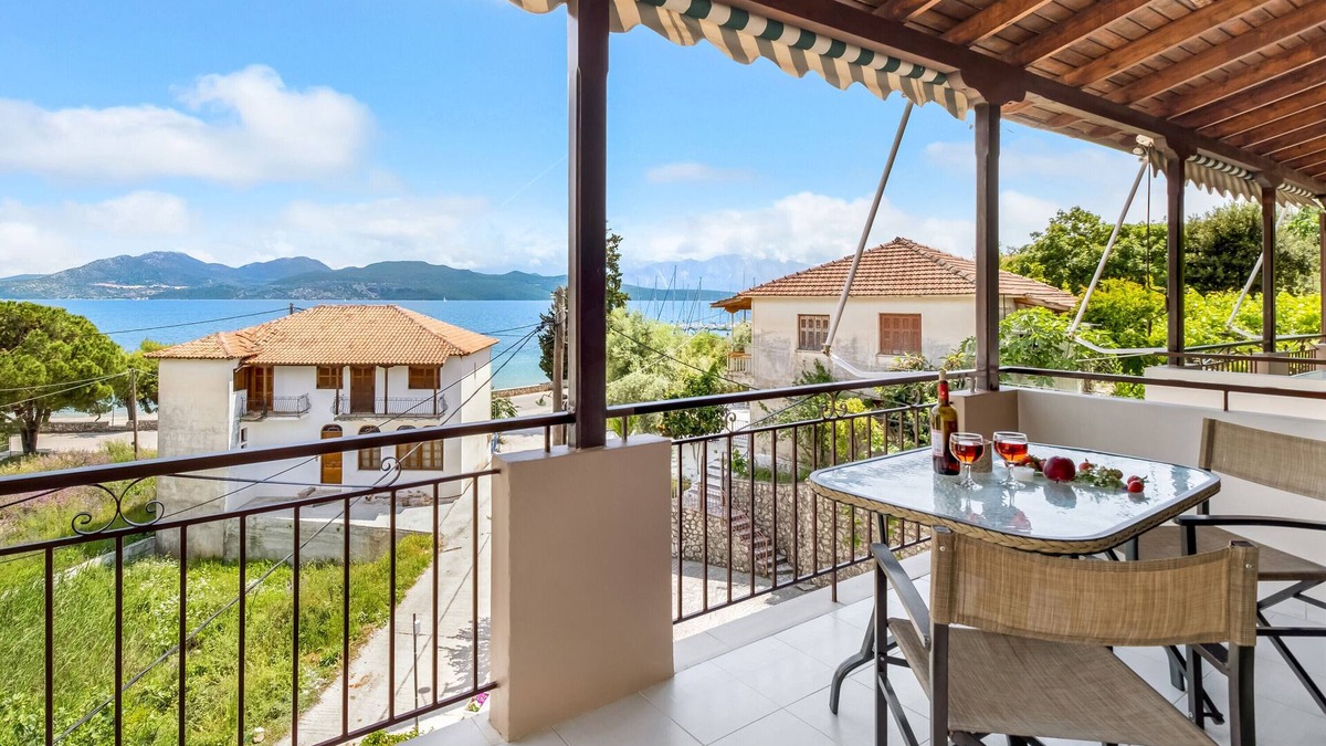 Nikiana Apartment | Apartment "Nikoleta Studio 2" with Sea View, Terrace & Wi-Fi