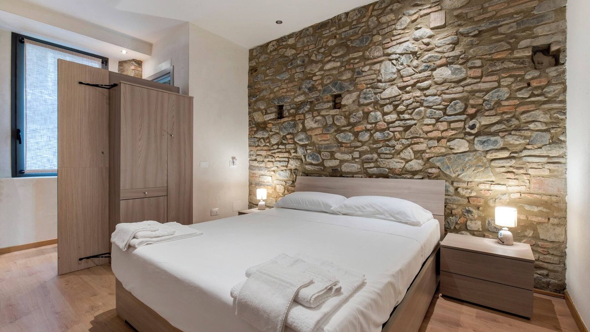 Caprino Bergamasco Apartment | Apartment 'Nottedì Case Vacanze 1' with Wi-Fi and Air Conditioning