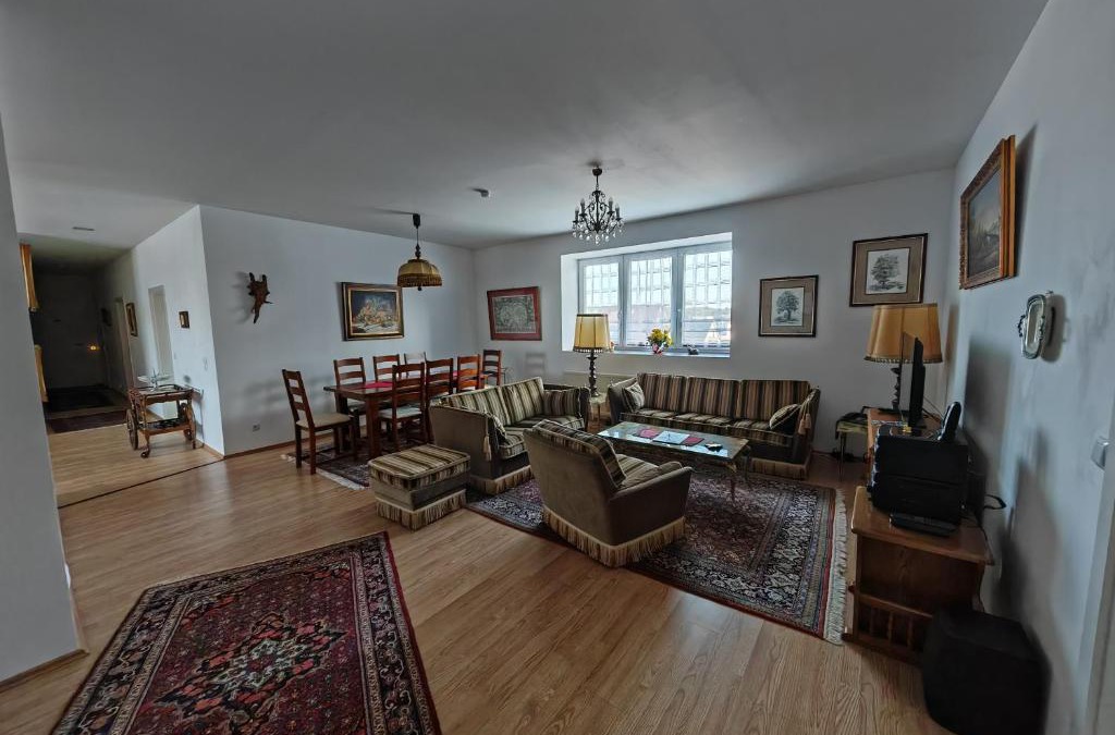 Grafenwohr Apartment | Apartment O3 - Gehobene 6-Zimmer Wohnung 175qm für 1-7 Personen 2x DZ 3x EZ