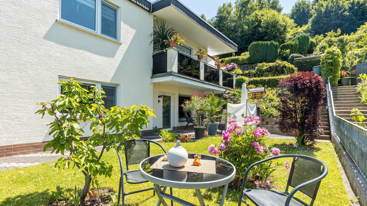 Velmede Apartment | Apartment 'Oase Ruhrtalblick' with Mountain View, Private Terrace and Wi-Fi