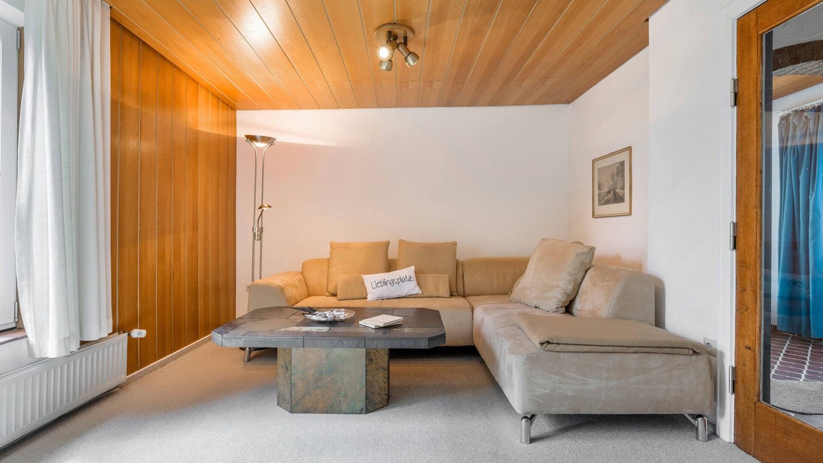 England Apartment | Apartment 'Obendrot' with Shared Terrace, Shared Garden and Wi-Fi