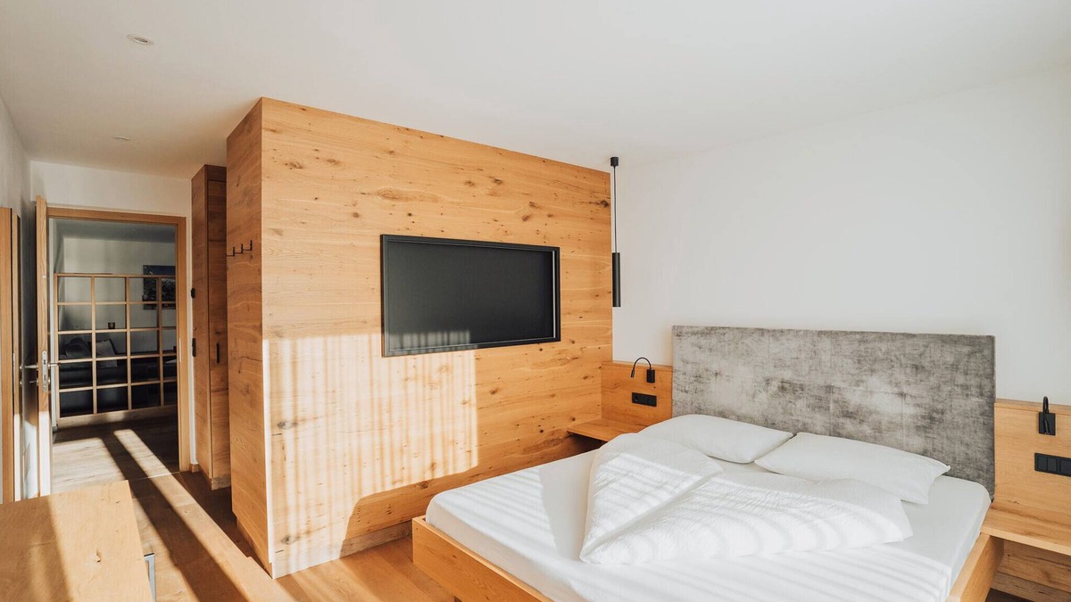 Rifiano Apartment | Apartment Oberegghof Hirzer with Mountain View, Pool and Wi-Fi