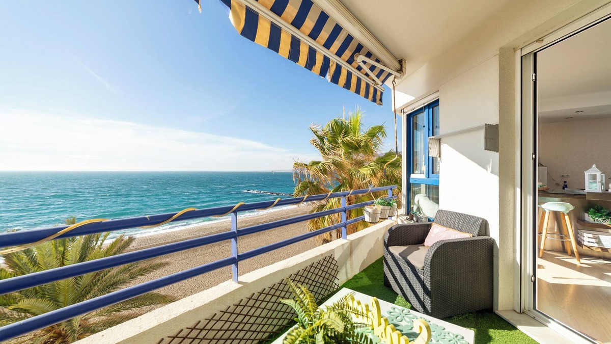 Almeria Apartment | Apartment "Ocean Views, Paseo Marítimo" with Terrace and Wi-Fi