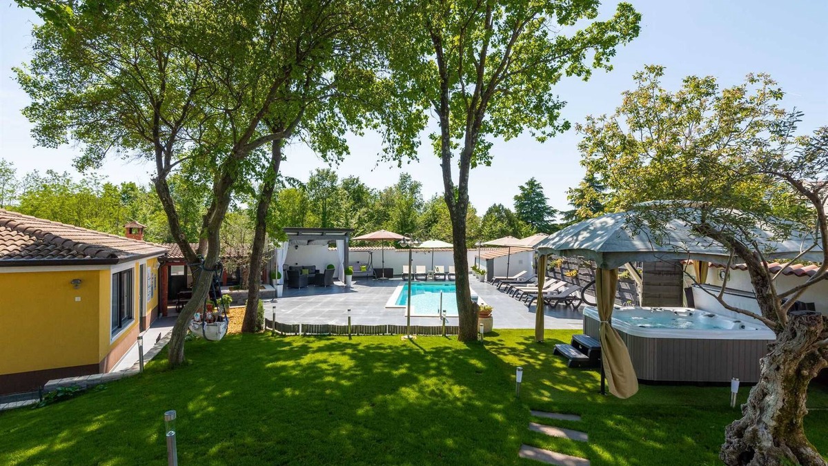 Kukci Apartment | Apartment Oliveto with pool in Porec