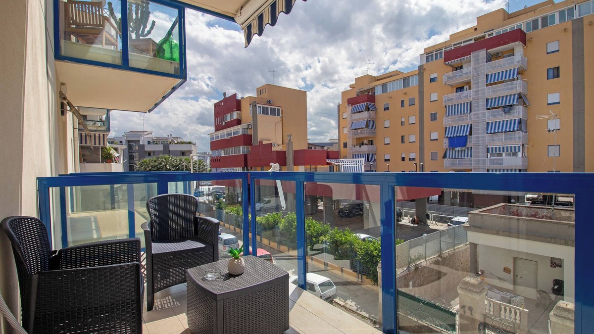 Municipio 3 Apartment | Apartment 'Oltremare' with Sea View, Wi-Fi and Air Conditioning