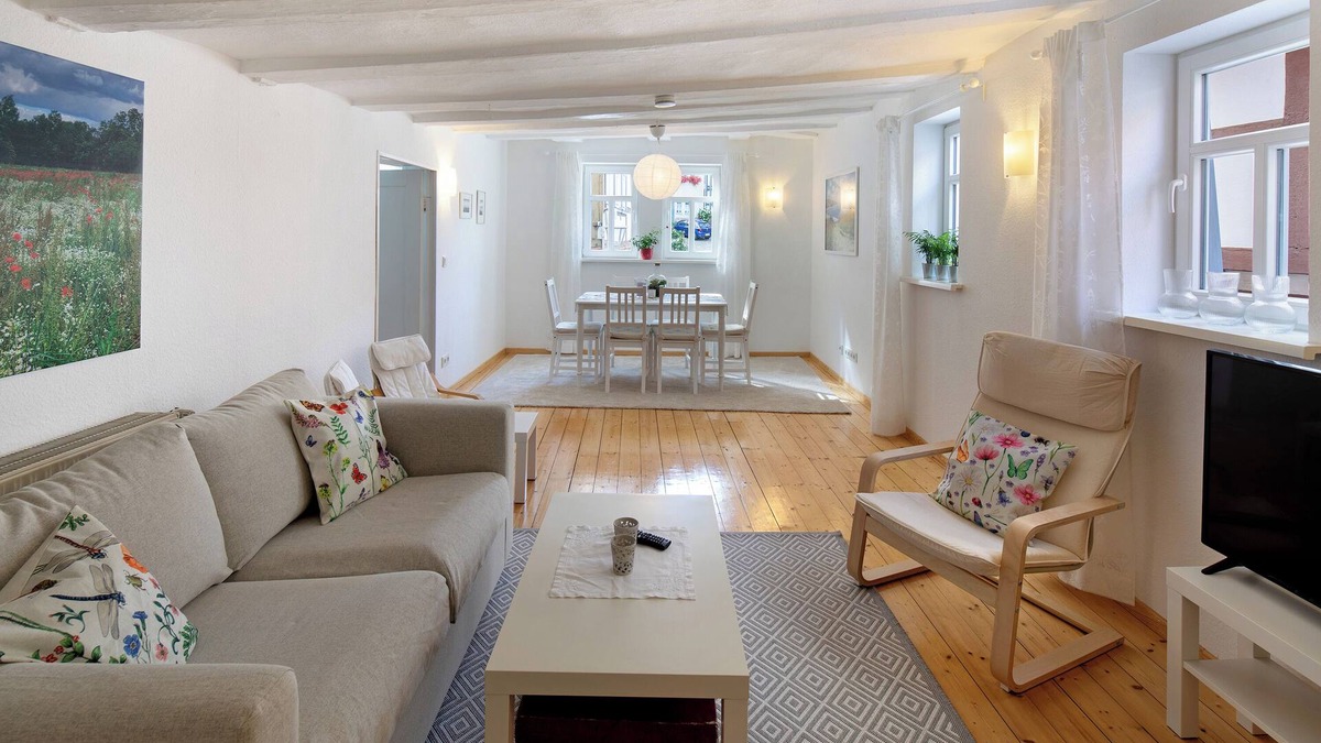 Schlitz Apartment | Apartment 'Omi Anni' with a view of the market square, Private Terrace and Wi-Fi