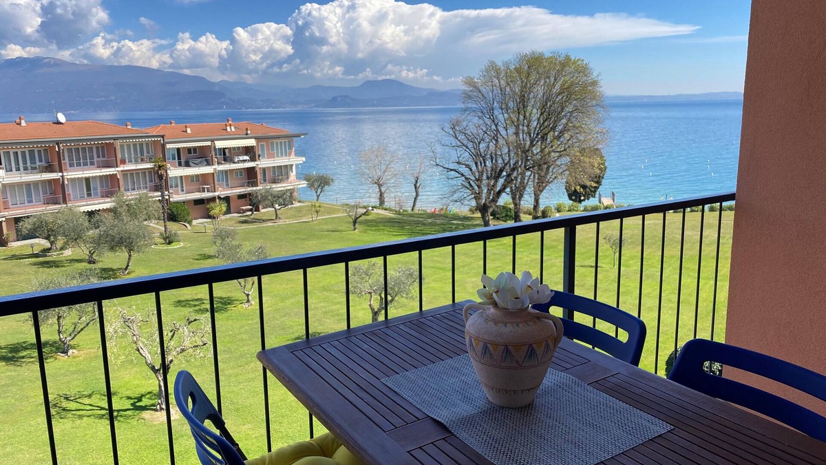 Solarolo Apartment | Apartment On the Beach Manerba del Garda with Pool, Garden & Wi-Fi