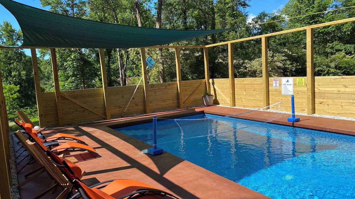 Lovingston Apartment | Apartment on the Knoll with private pool