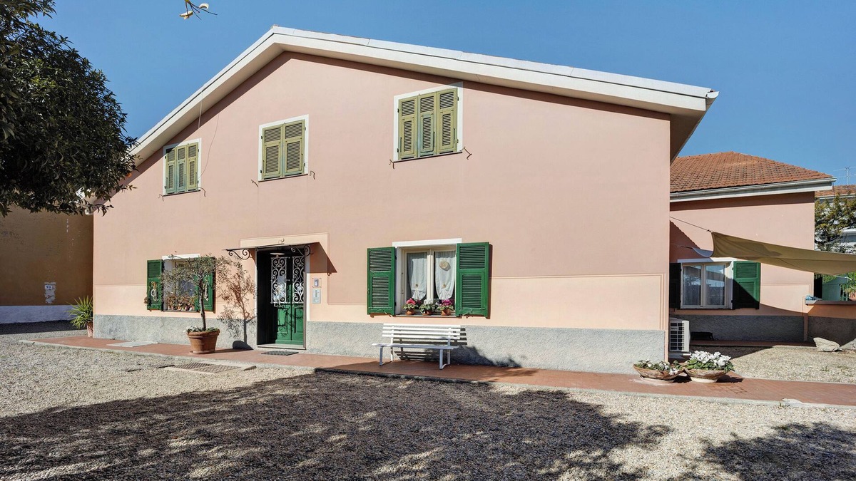 Diano Marina Apartment | Apartment Orizzonte 1A with Shared Garden & Wi-Fi