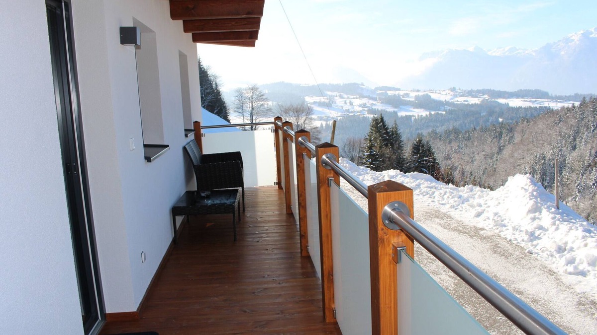 Bad Vigaun Apartment | Apartment overlooking the mountains