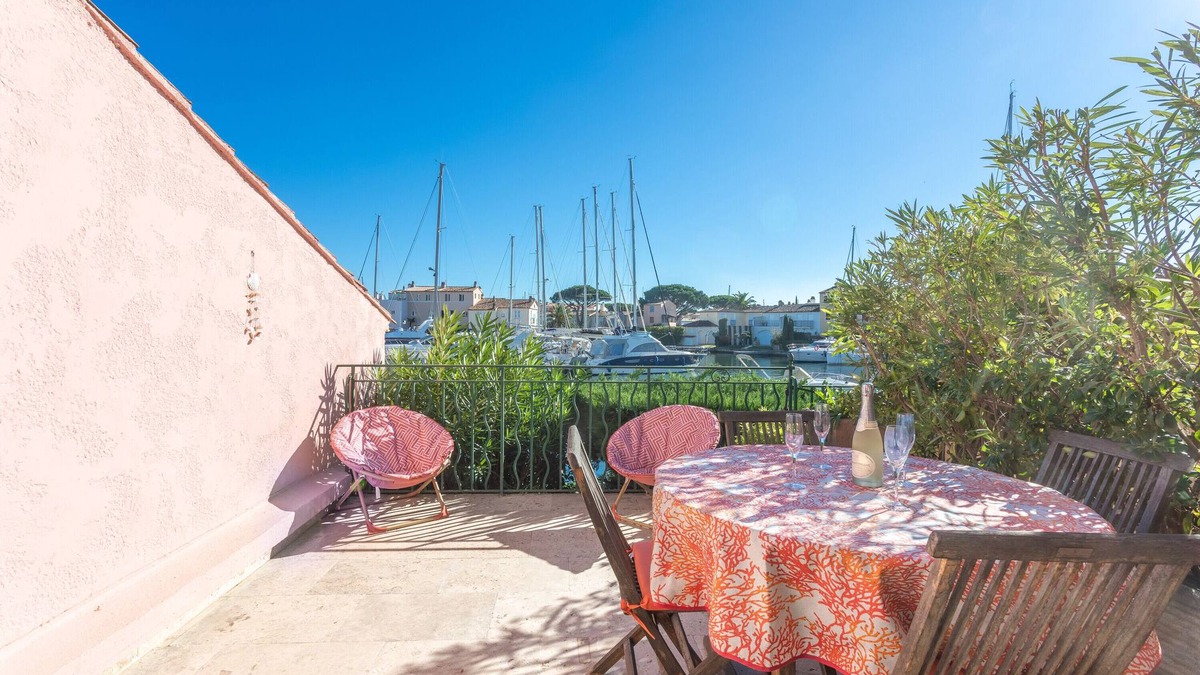 Port Grimaud Apartment | Apartment overlooking the Port-Grimaud canals, rue de l'Amarrage