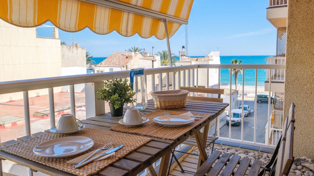 Les Cases d'Alcanar Apartment | Apartment 'Pescadors' with Balcony and Air Conditioning
