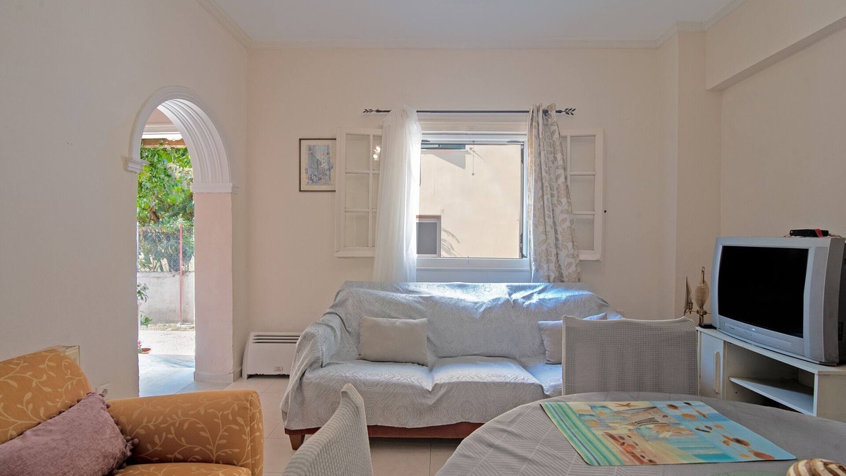 Kanoni Apartment | Apartment "Palaiopolis House" with Mountain View, Wi-Fi & Terrace