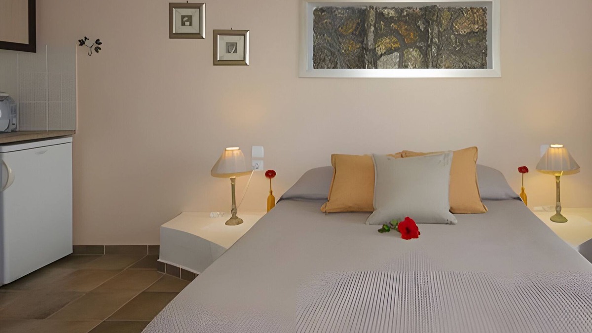 Pachena Apartment | Apartment 'Pasithea' with Shared Garden, Wi-Fi and Air Conditioning