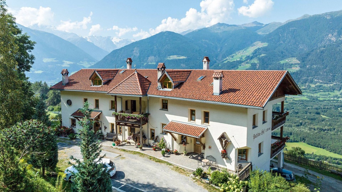 Sluderno Apartment | Apartment 'Patztauhof Tschavalatsch' with Mountain View, Shared Garden and Wi-Fi