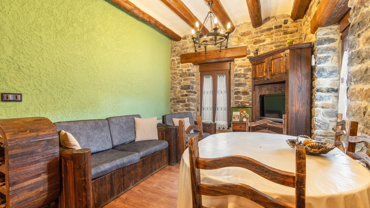 Borrastre House | Apartment 'Peña Roya' with Mountain View, Shared Garden and Wi-Fi