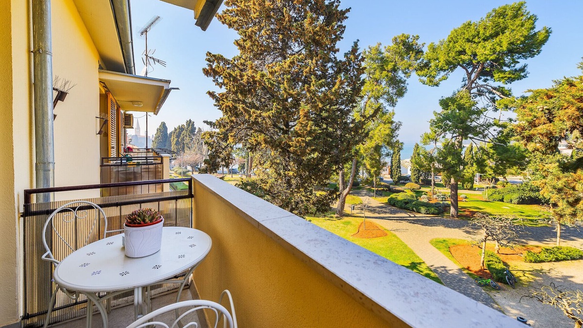 City Center Apartment | Apartment Peschiera with balcony in Porec