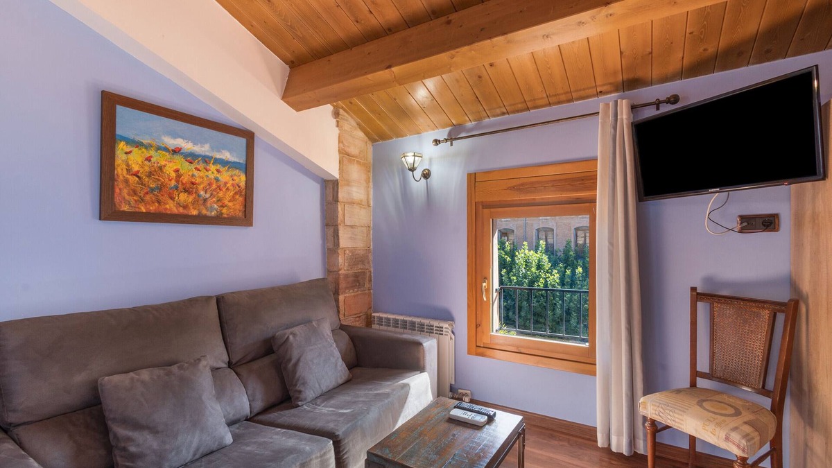 Daroca Apartment | Apartment 'Petronila' with Wi-Fi and Air Conditioning