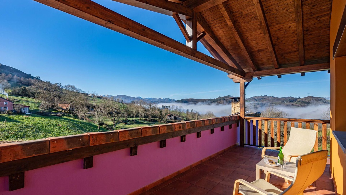 Santianes de Ola Apartment | Apartment 'Picos' with Mountain View, Shared Garden and Wi-Fi