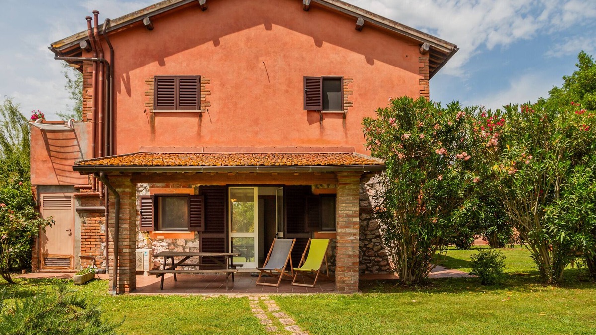 Grosseto Apartment | Apartment 'Portico' with Private Terrace, Wi-Fi and Air Conditioning