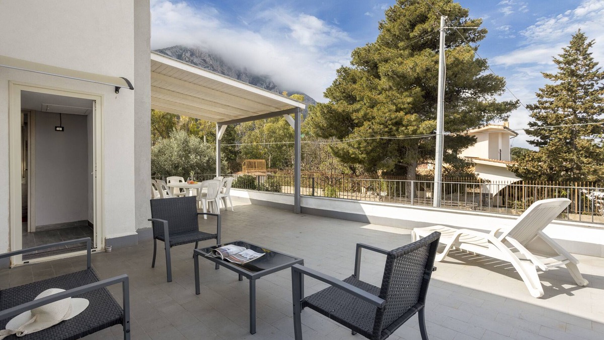 Pozzillo Apartment | Apartment "Pozzillo House 500 m dal Mare" with Garden & Wi-Fi