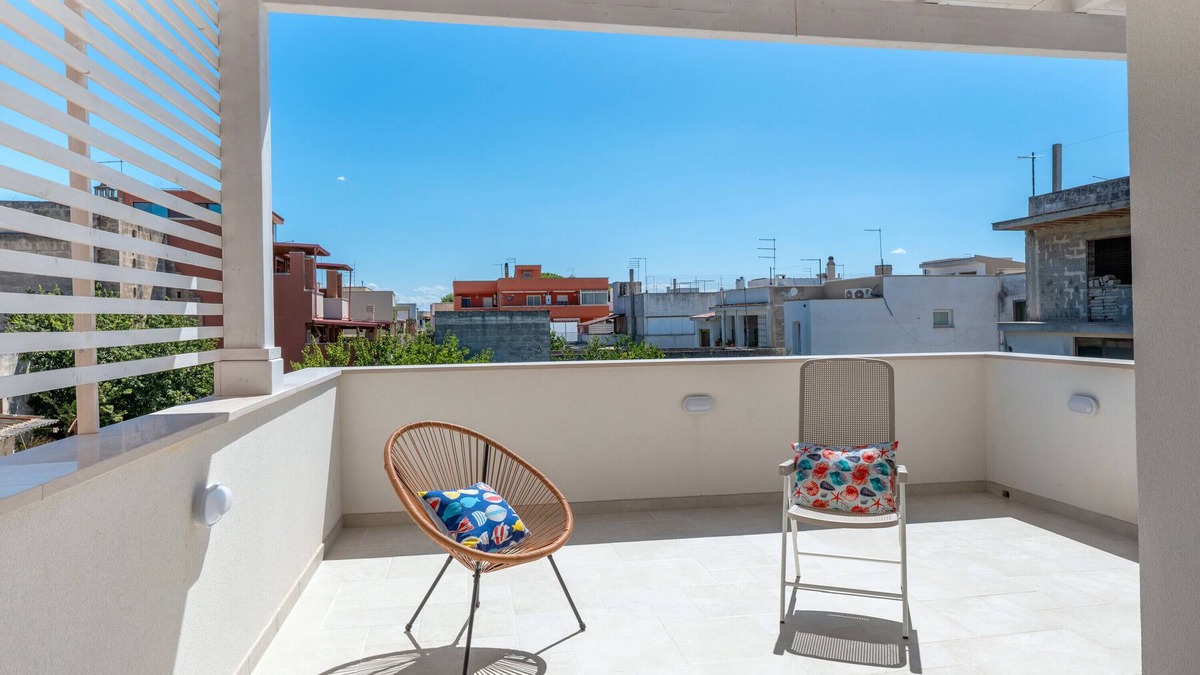 Pulsano Apartment | Apartment 'Primo Piano - Mini' with Private Garden, Wi-Fi and Air Conditioning