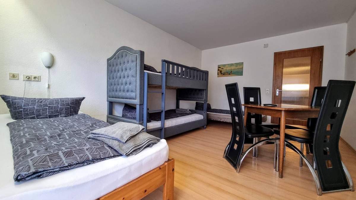 Langensteinbach Apartment | Apartment-Private Bathroom-Balcony-Zimmer 15