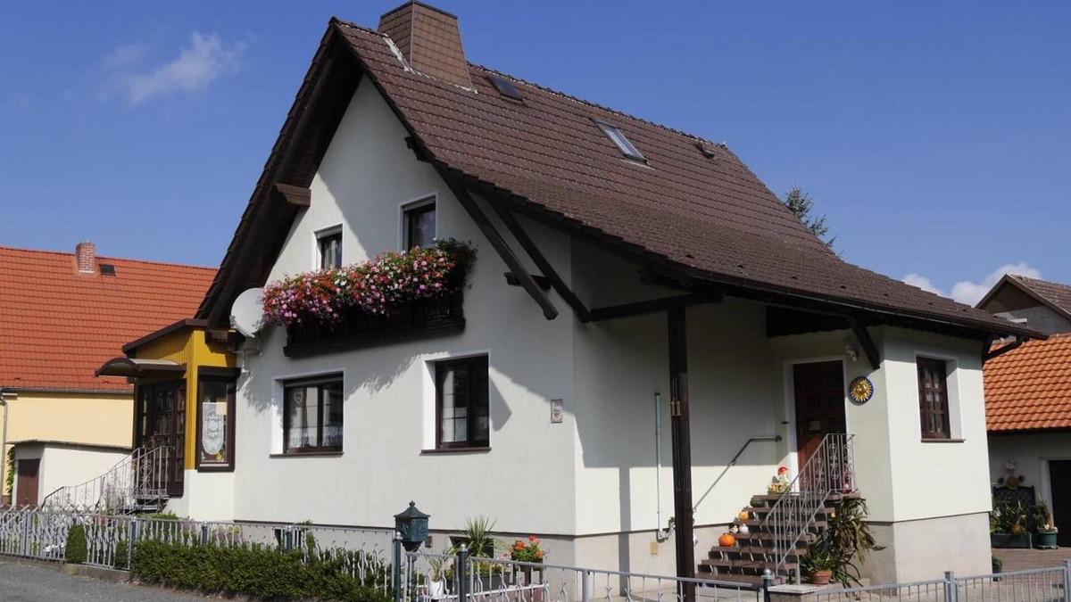 Sondershausen Apartment | Apartment 'Private Fam Wölke' with Mountain View, Private Garden and Wi-Fi