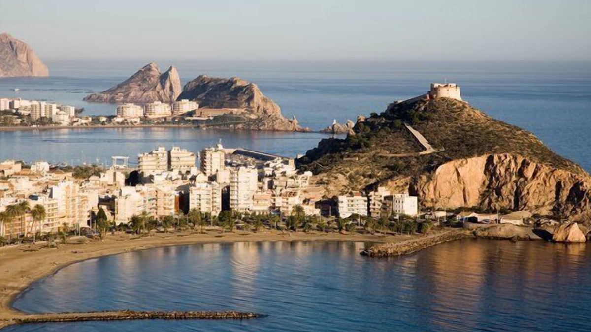 Aguilas Condo | Apartment privileged location 50 mt from the beach with 4 bedrooms and garage.