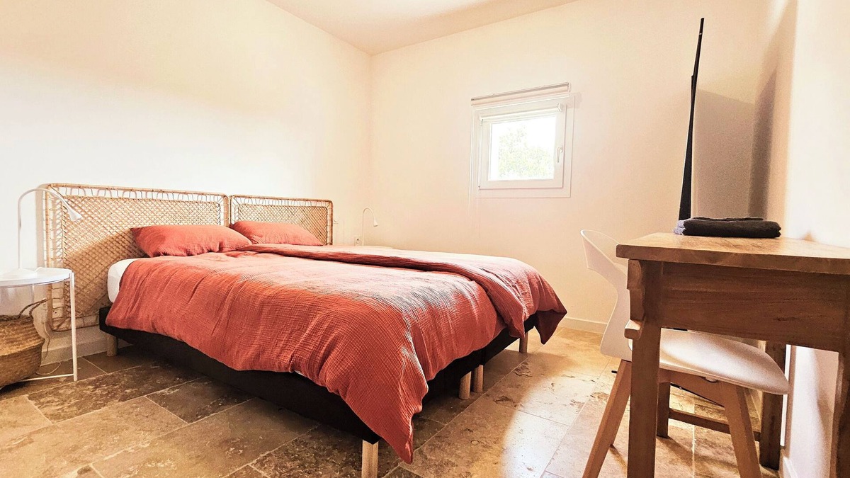 Pelissanne Apartment | APARTMENT R+1 IN THE HEART OF THE OLIVE GROVES IN PROVENCE: SUN AND CICADAS GUARANTEED!