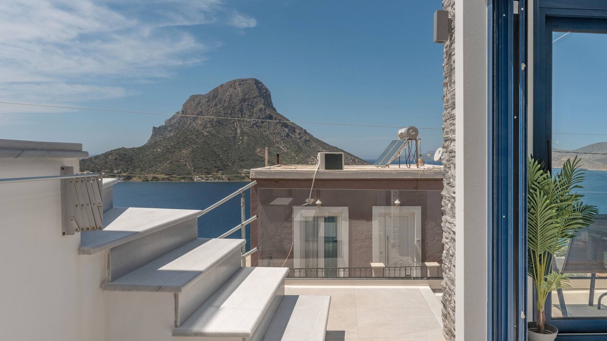Mirties Apartment | Apartment 'Regina 1' with Sea View, Wi-Fi and Air Conditioning