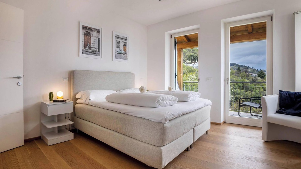Aer Apartment | Apartment "Residence La Villa Cristallo" with Lake View, Pool, Balcony & Wi-Fi