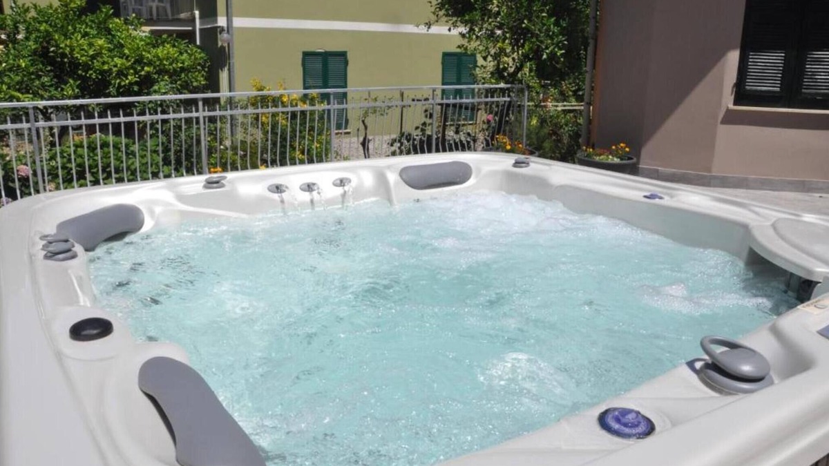 Moneglia Apartment | Apartment 'Residence Paradiso Monolocale 306' with Balcony, Wi-Fi and Air Conditioning
