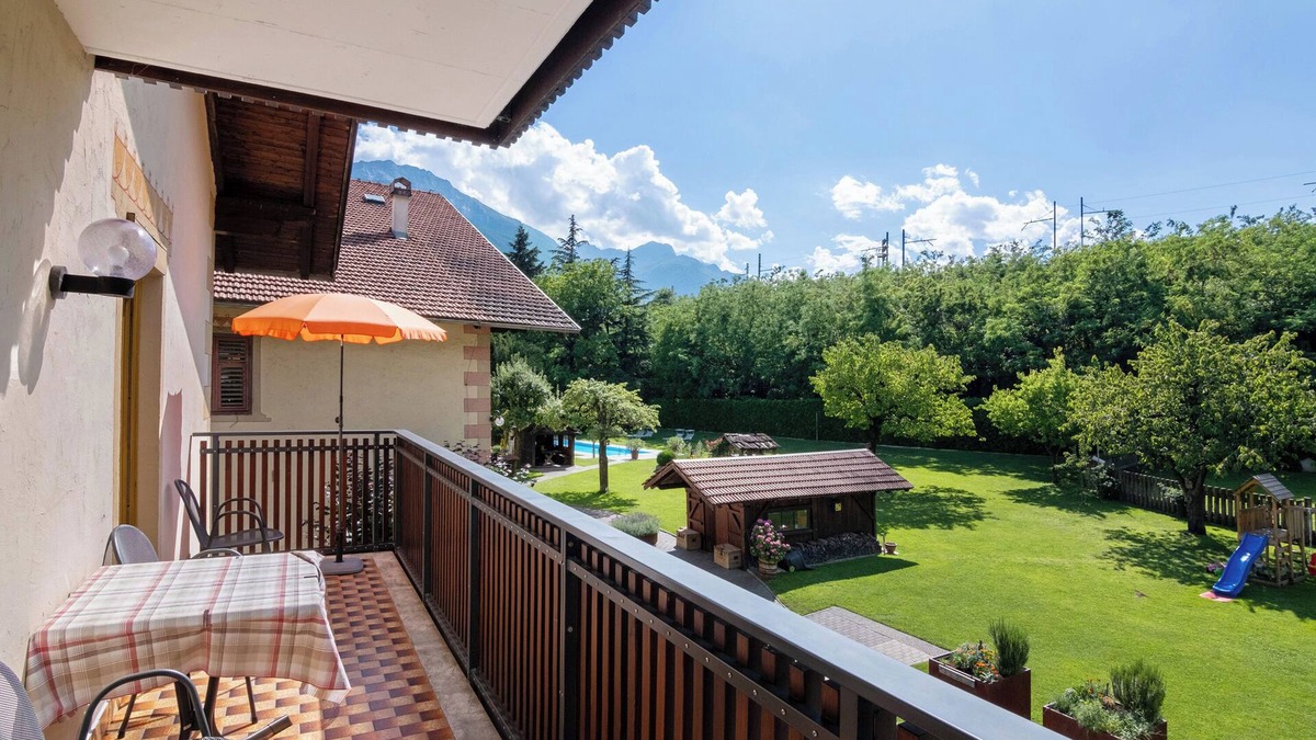 Silandro Apartment | Apartment 'Residence Schnatzhof Typ C6' with Mountain View, Shared Pool and Wi-Fi