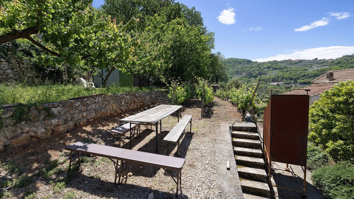 Gorra Apartment | Apartment 'Riposo E Relax Al Mare' with Mountain View, Private Terrace and Wi-Fi