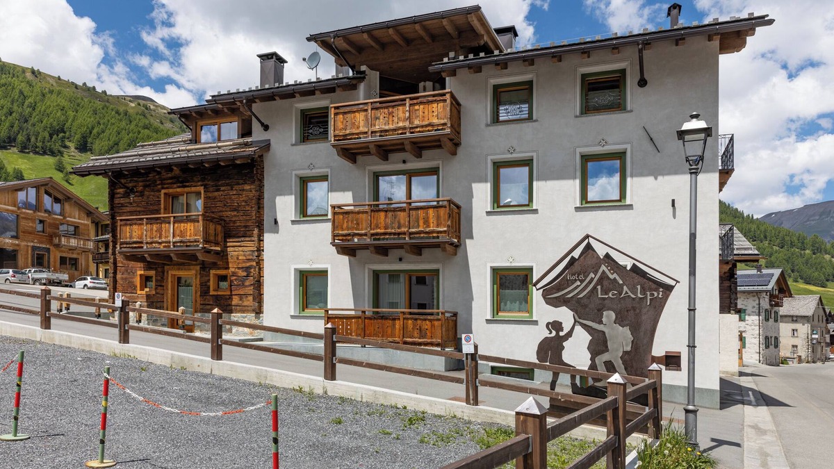 San Rocco Apartment | Apartment 'Rock Mountain Planet Suite House' with Mountain View, Wi-Fi & Balcony
