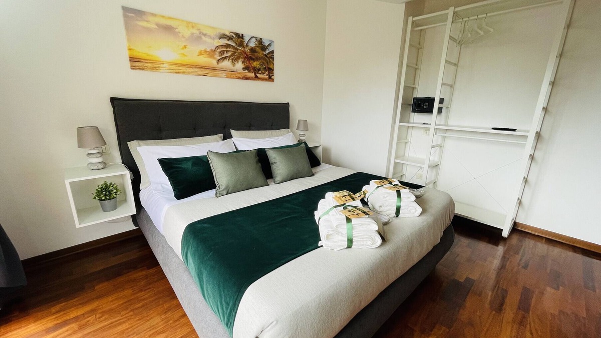 Abano Terme Apartment | Apartment 'Royal Residence Abano Terme' with Mountain View, Wi-Fi and Air Conditioning