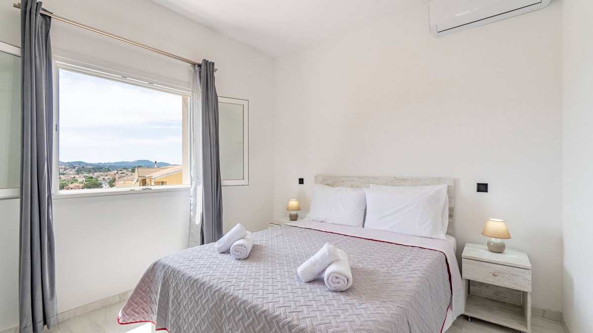 Corfu Town Apartment | Apartment 'Rozario 2' with Wi-Fi and Air Conditioning