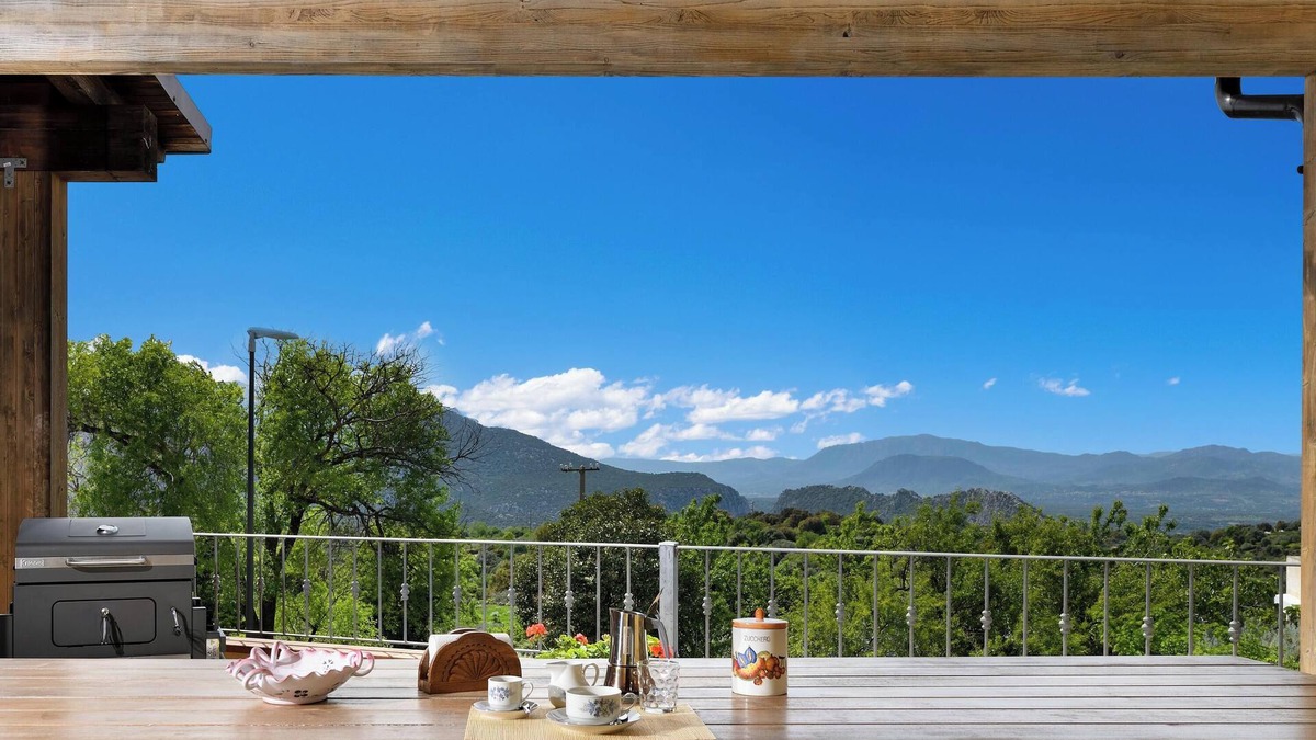 Dorgali Apartment | Apartment Sa Pintadera with Mountain View, Wi-Fi & Terrace