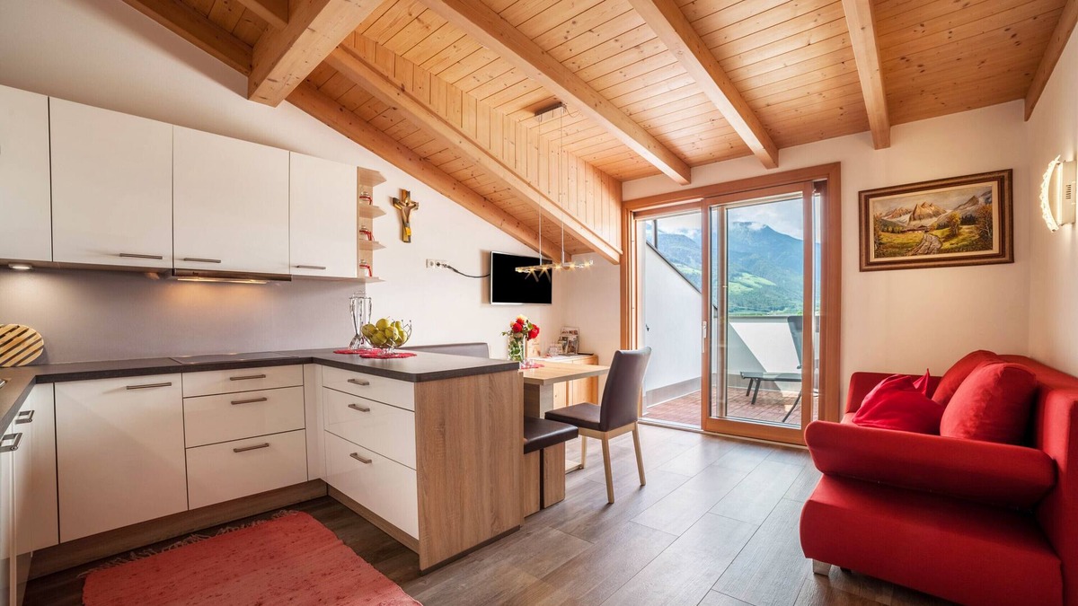 Plaus Apartment | Apartment "Sagschneiderhof Red Delicious" with Mountain View, Garden & Wi-Fi