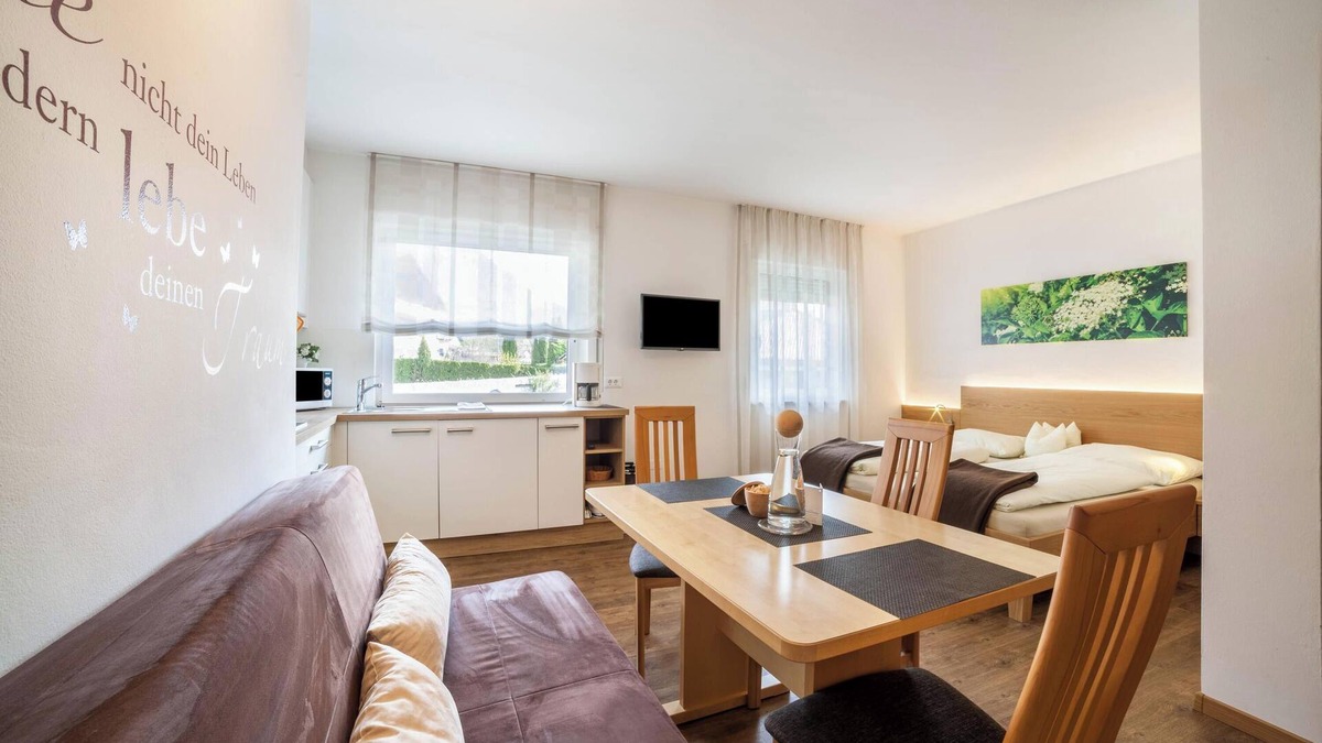 Rabla Apartment | Apartment "Schnitzer - Holunder" with Mountain View, Wi-Fi, Balcony & Garden
