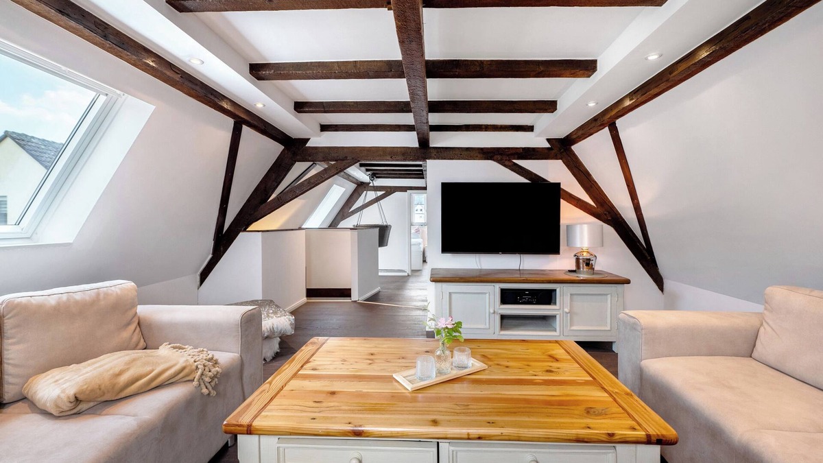 Wallersheim Apartment | Apartment 'Schönes Fachwerkhaus Rhein-Koblenz' with Private Garden and Wi-Fi