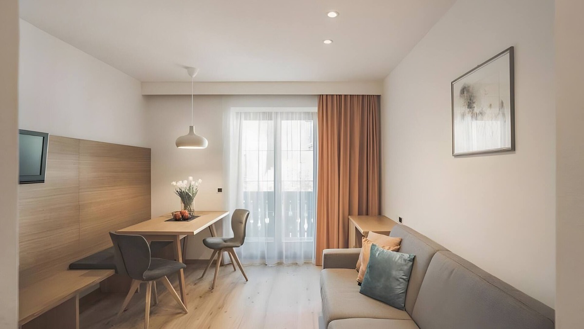 Silandro Apartment | Apartment 'Schnatzhof Typ A7' with Mountain View, Shared Pool and Wi-Fi